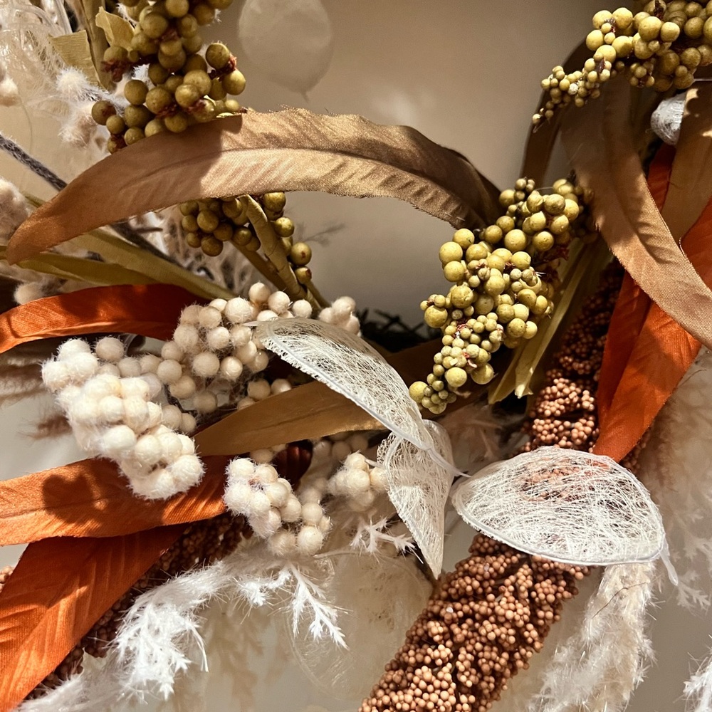 Elegant Autumn Wreath with Brown and Cream Accents - Picture 4 of 4